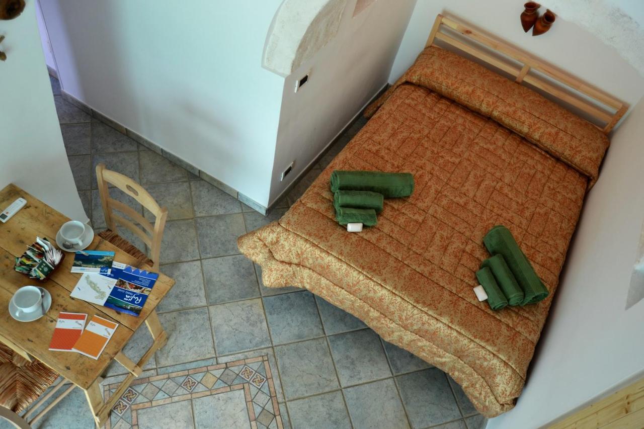 Trullo Al Monte Bed & Breakfast Ceglie Messapica Exterior foto