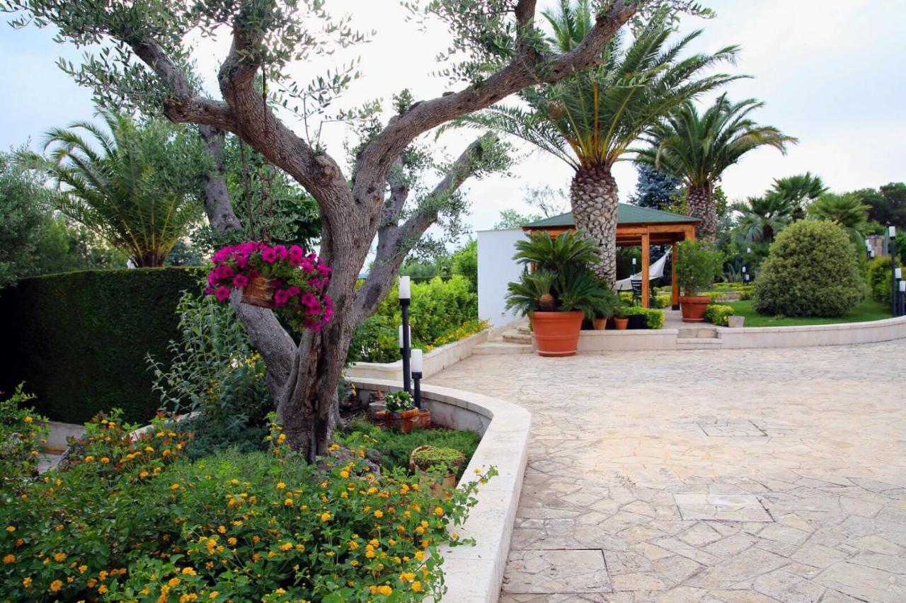 Trullo Al Monte Bed & Breakfast Ceglie Messapica Exterior foto